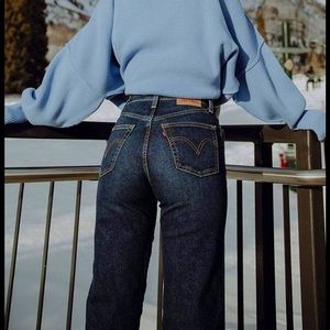 Levi’s ribcage straight ankle jean.